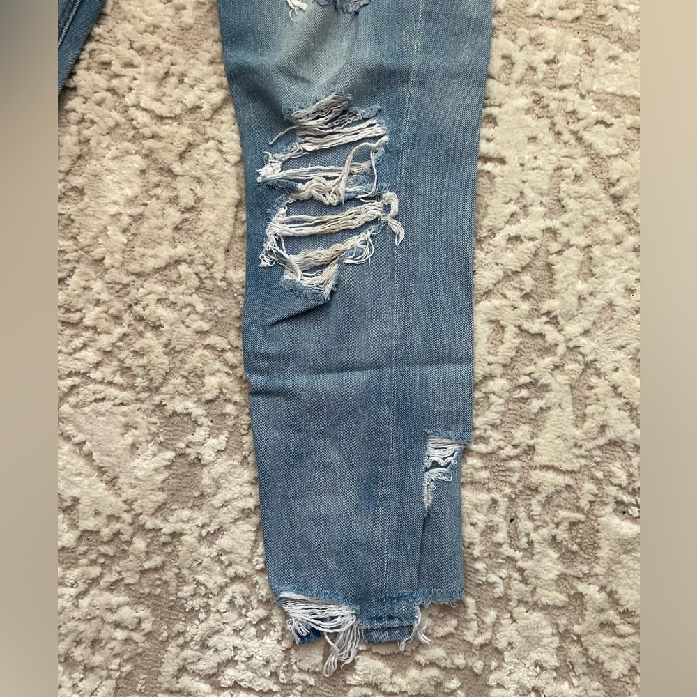 American Eagle Distressed Mom Jeans size 2 regular - Picture 2 of 11